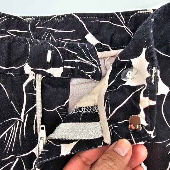 Women's Floral Print Bermuda Shorts | FMX Design Studio | Size 3 - Picture 5 of 12